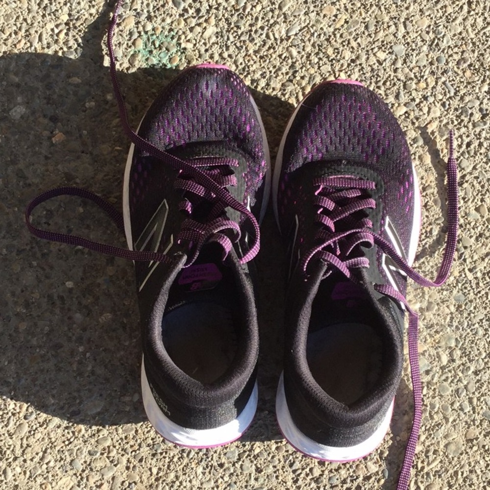 New balance tennis shoes travel vacay walk Sunday brunch farmer’s market garden - Picture 7 of 7